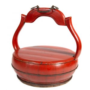 Red lacquered bowl