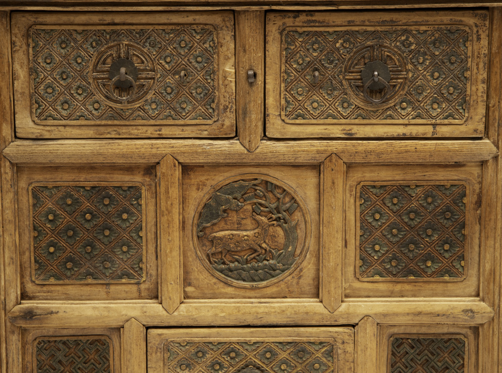 Three drawer coffer - detail 1