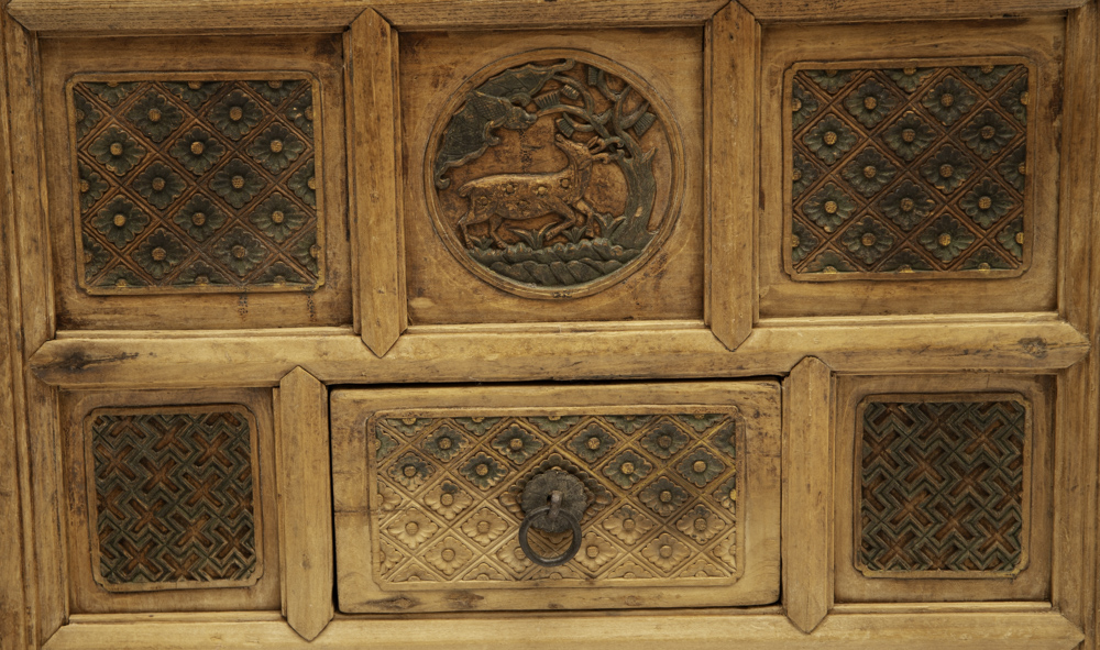 Three drawer coffer - detail 2