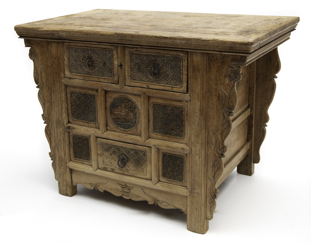 Three drawer coffer - side